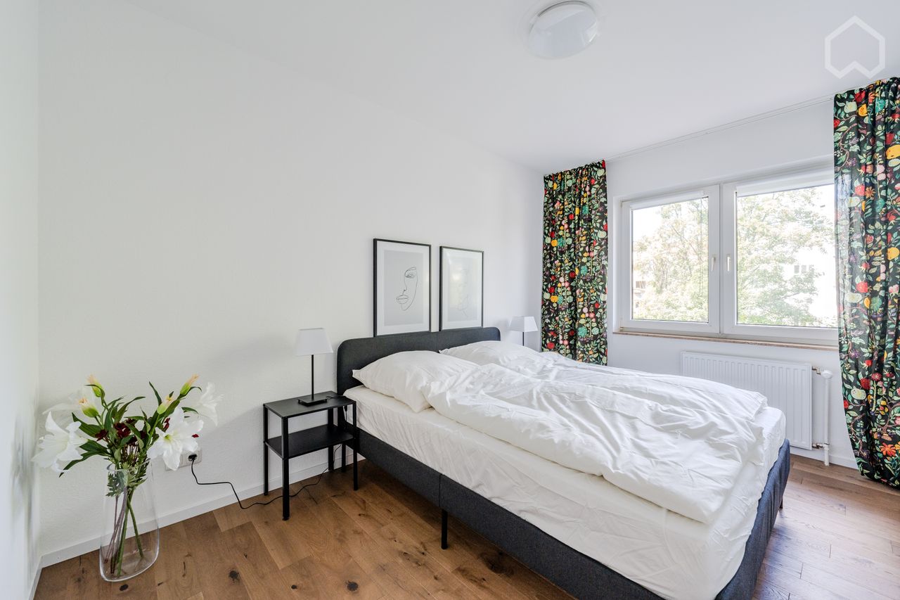 top moderne, komplett renovierte Wohnung mit Gruenblick