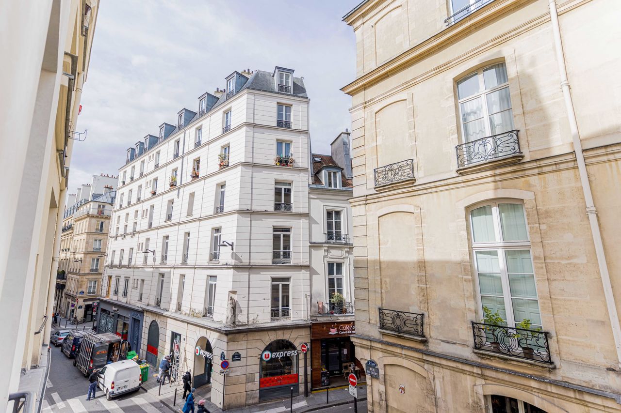 Discover the Charm of Le Quartier: Parisian Elegance and Architectural Marvels in the 2eme Arrondissement