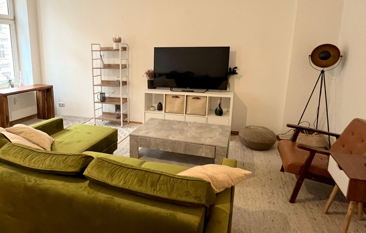 Spacious living room & cosy bedroom flat (Mitte/Weinbergspark)