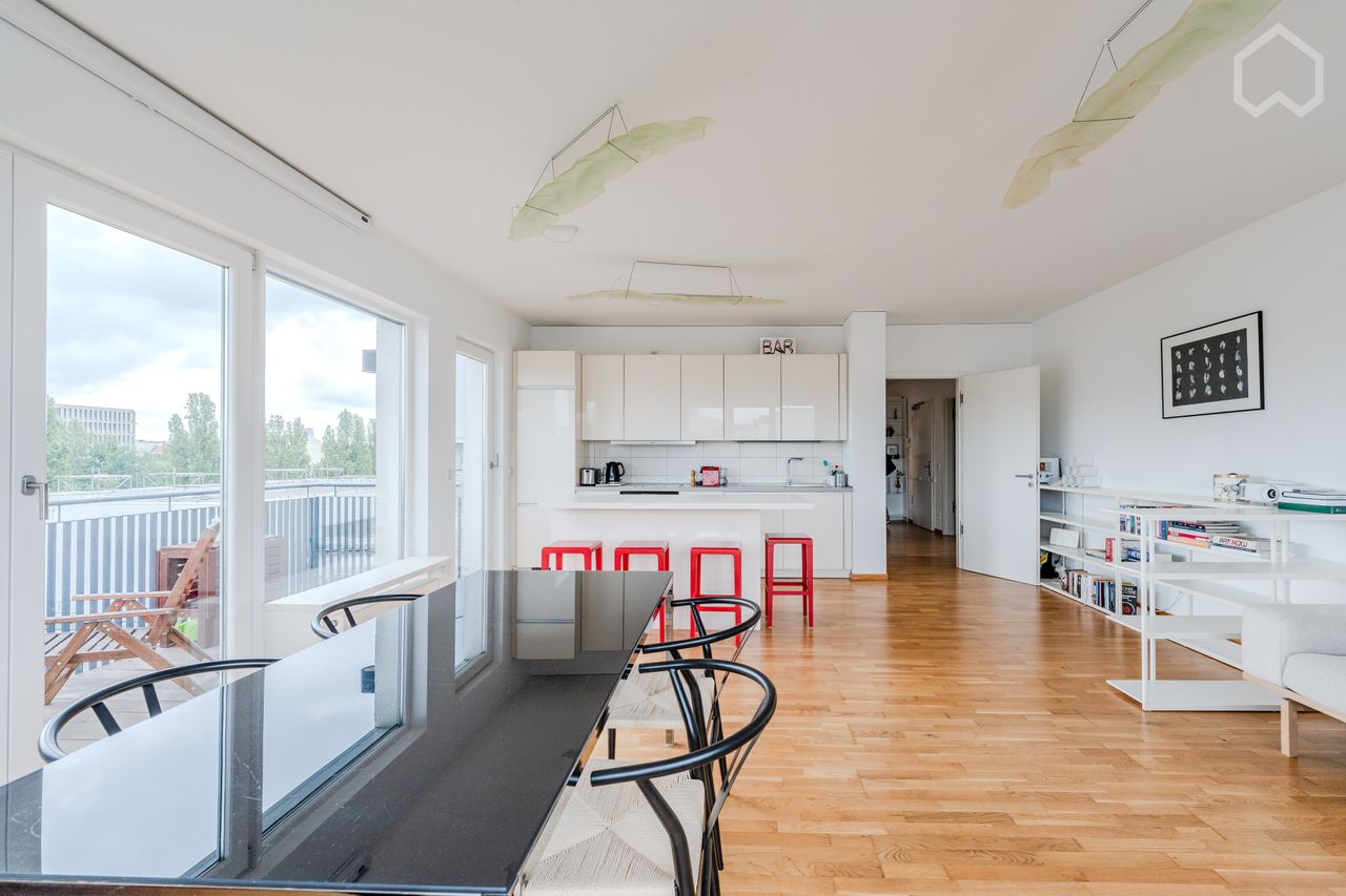 Bright and elegant modern apartment in the centre of Berlin with Balcony, Elevator, private carpark