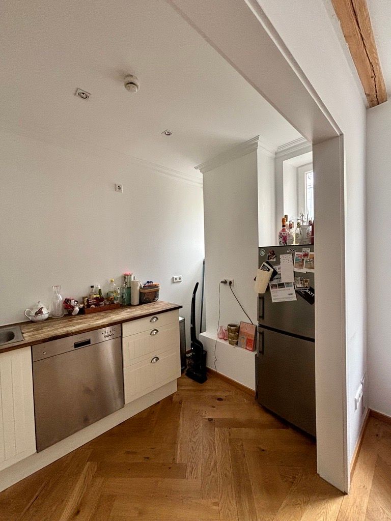 Beautiful old apartment with terrace in Schwabing (2 months)