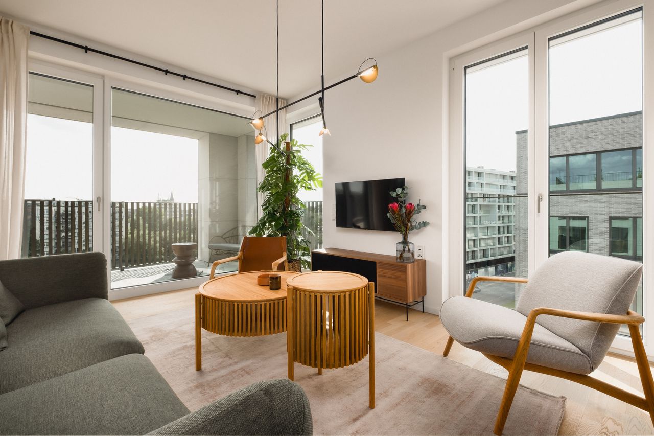 Luxurious apartment with an amazing view of the Berlin Wall and the Spree River