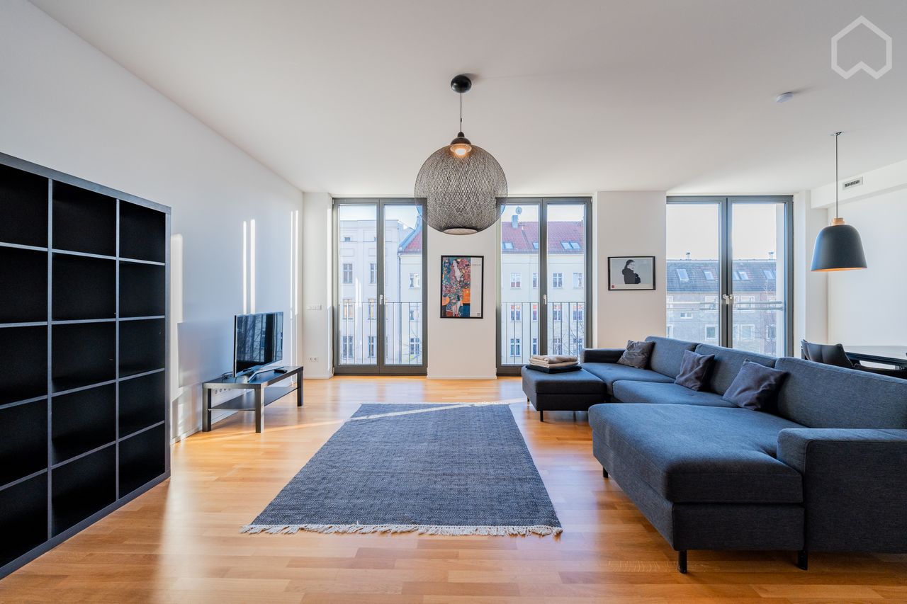 One-of-a-kind, bright apartment near Rosenthaler Platz with balcony