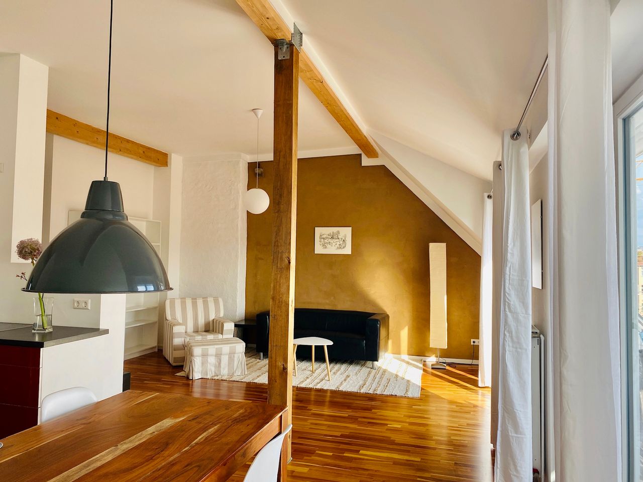 Sunny rooftop apartment with big balcony in Prenzlauer Berg close to park, restaurants and public transport