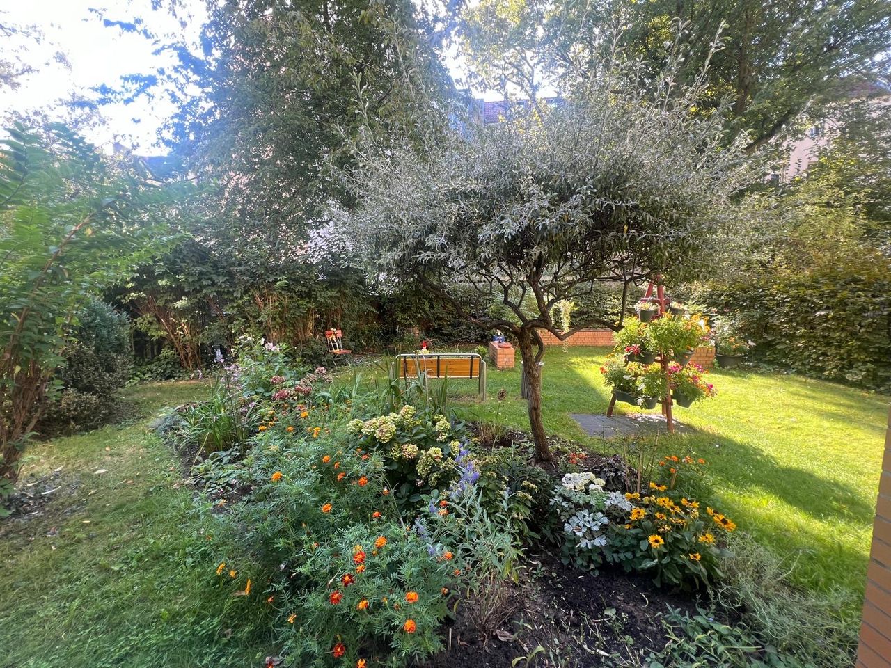 Sunny 2-room apartment in a green oasis near Schönhauser Allee - completely newly furnished