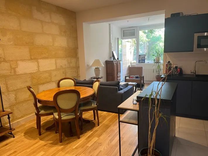 Furnished rental apartment 2 rooms 60 m² Bordeaux (33000)