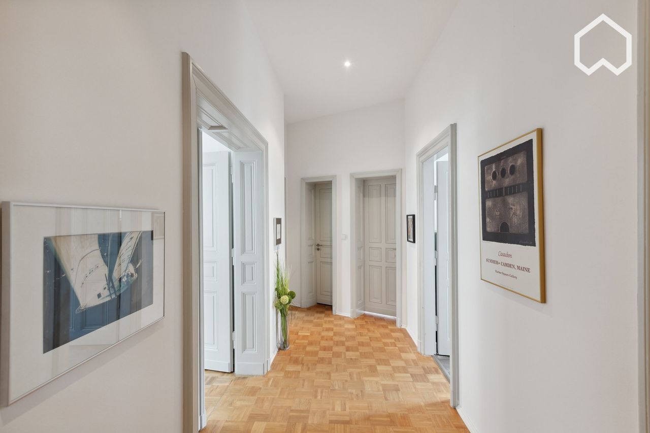 Spacious,tastefully decorated 3 room flat with balcony in front of Johanna- and Clara-Zetkin-Park