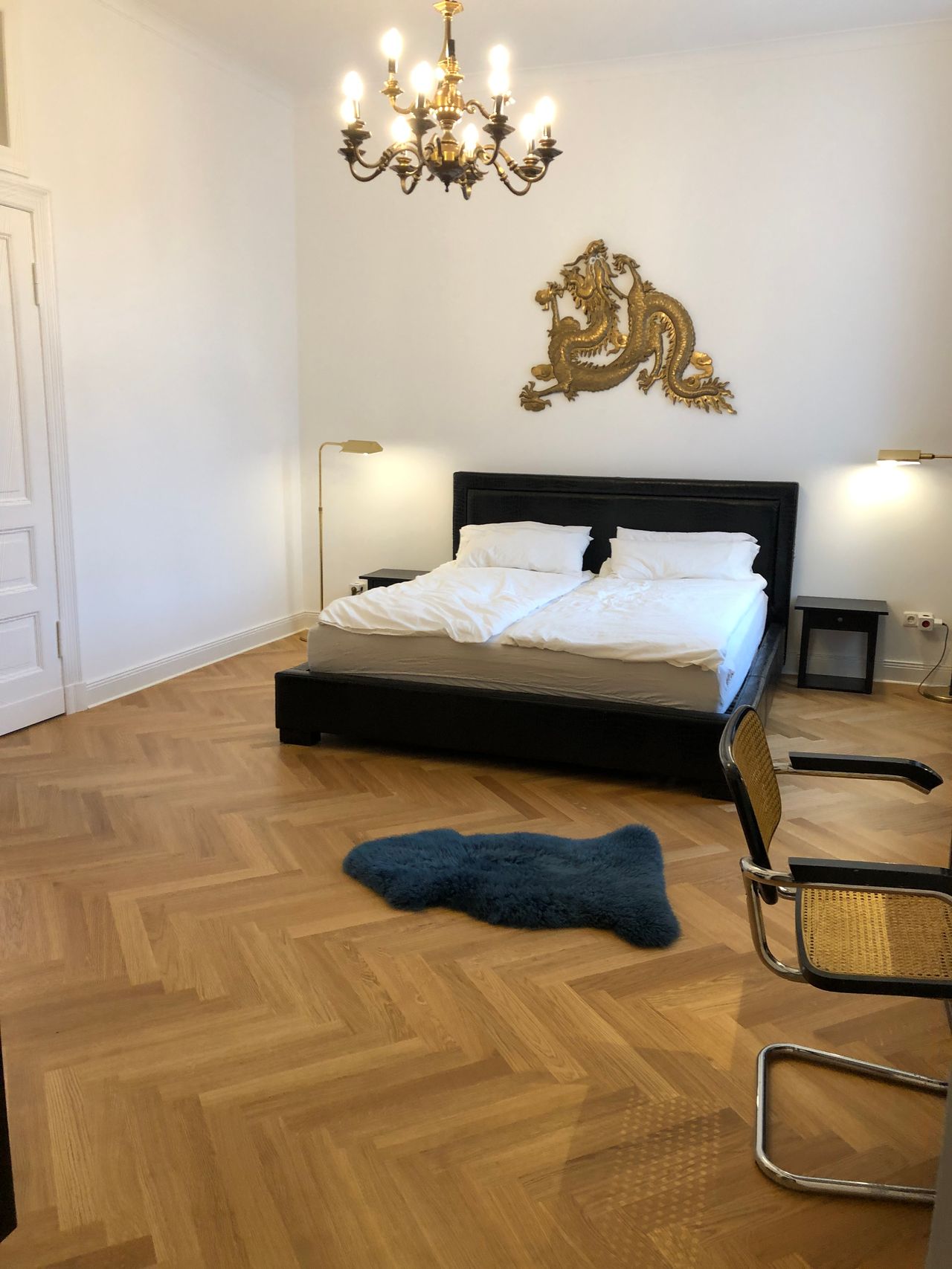 Luxuriöse und frisch sanierte 103 m² Wohnung mit 2 Badezimmern in ruhiger Seitenstraße zum Kurfürstendamm, Berlin-West
