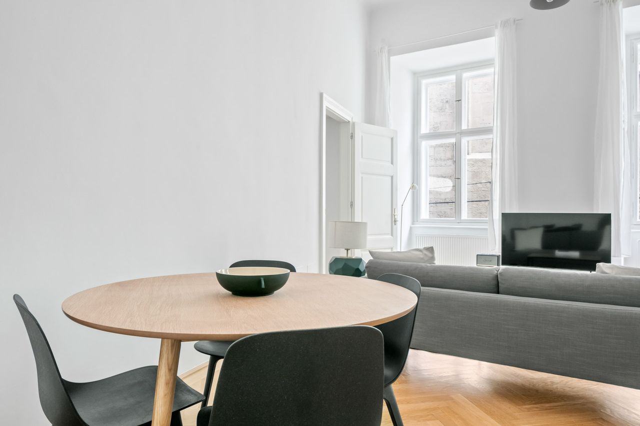 Classic Innere Stadt 2BR in Core City Center