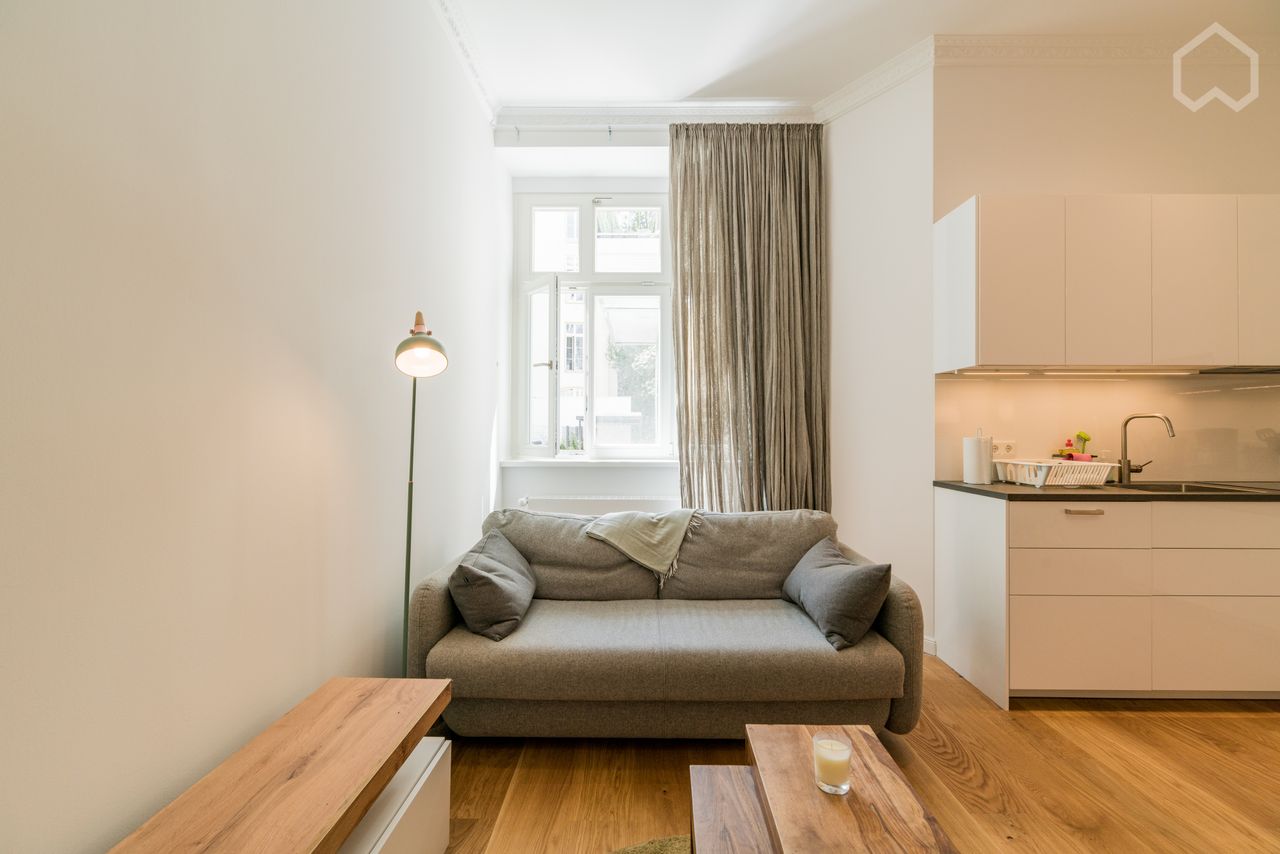 Beautiful renovated apartment with old building charm in Berlin Mitte