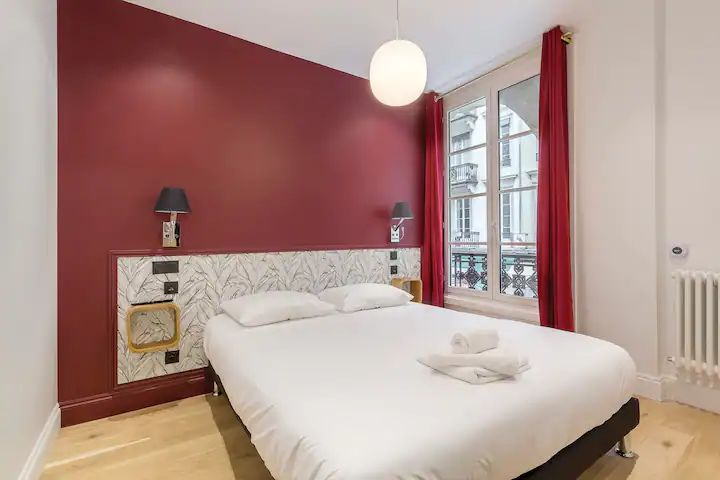 La Suite Victor Hugo 1: A Charming Fully Equipped One Bedroom Apartment in the Heart of Lyon's Presqu'île