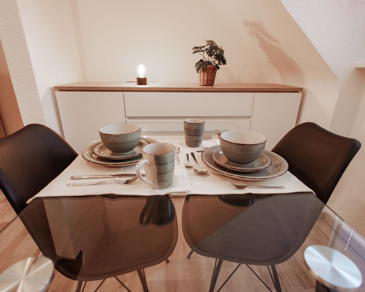 Beautiful renovated and high-quality furnished 67 m² 2.5-room apartment in a very central location in Neuss, near Düsseldorf is waiting 4you