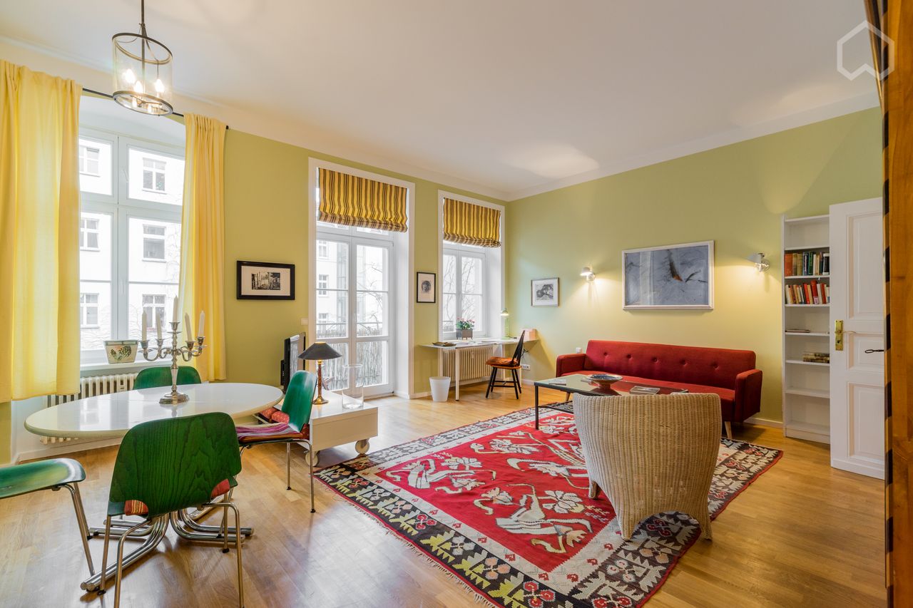 Apartment in best, quiet location - in the middle of Prenzlauer Berg with balcony and elevator directly to the apartment