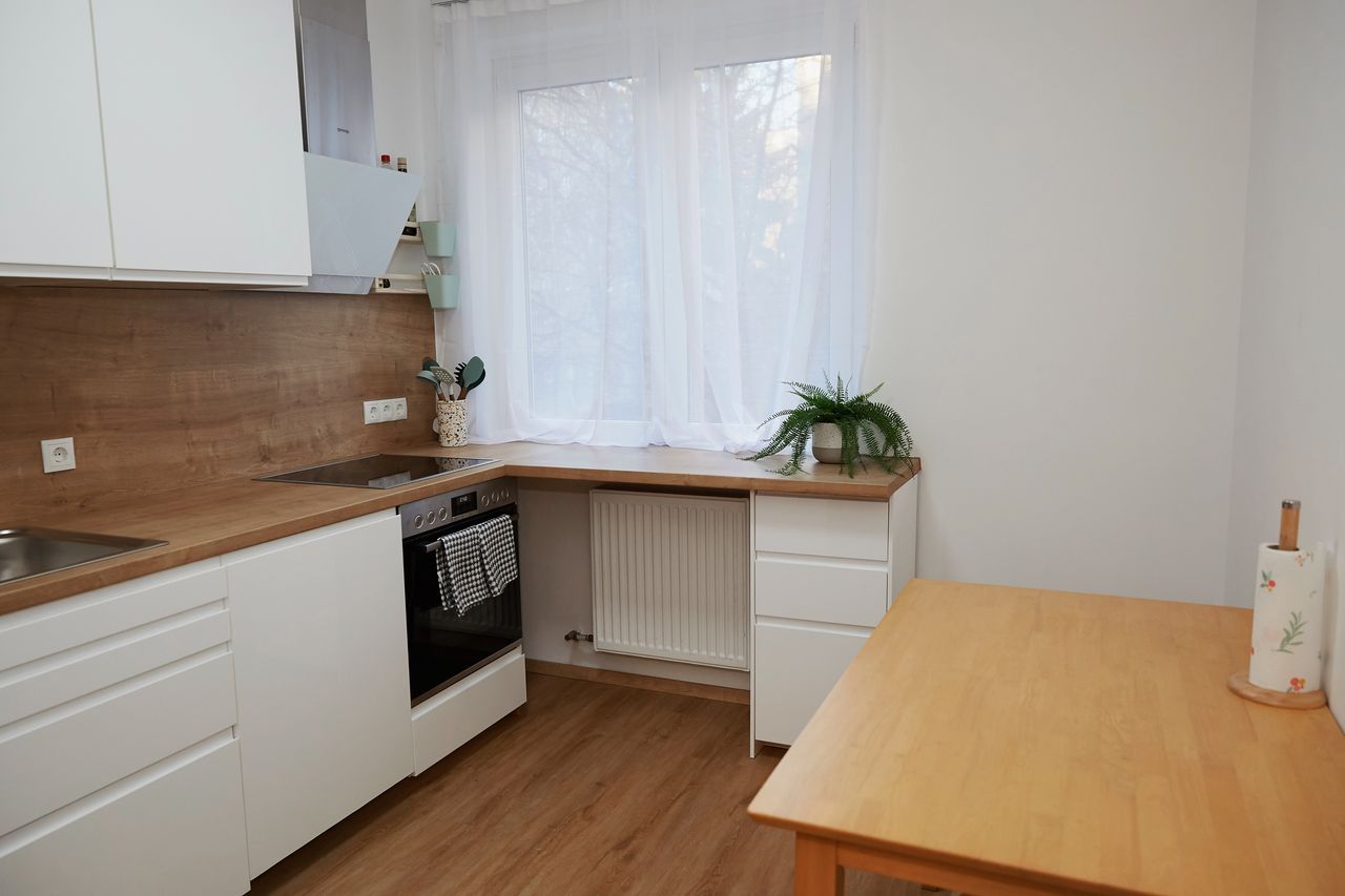 Stylish apartment, 3 minutes walk from subway, parking available!