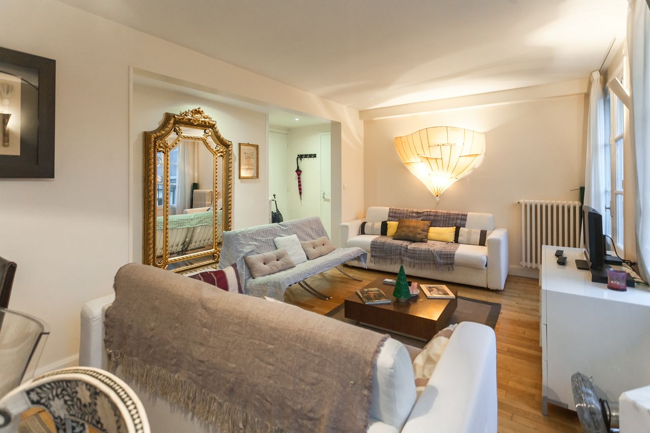Miron - charming two bedrooms entire apartment in Le Marais