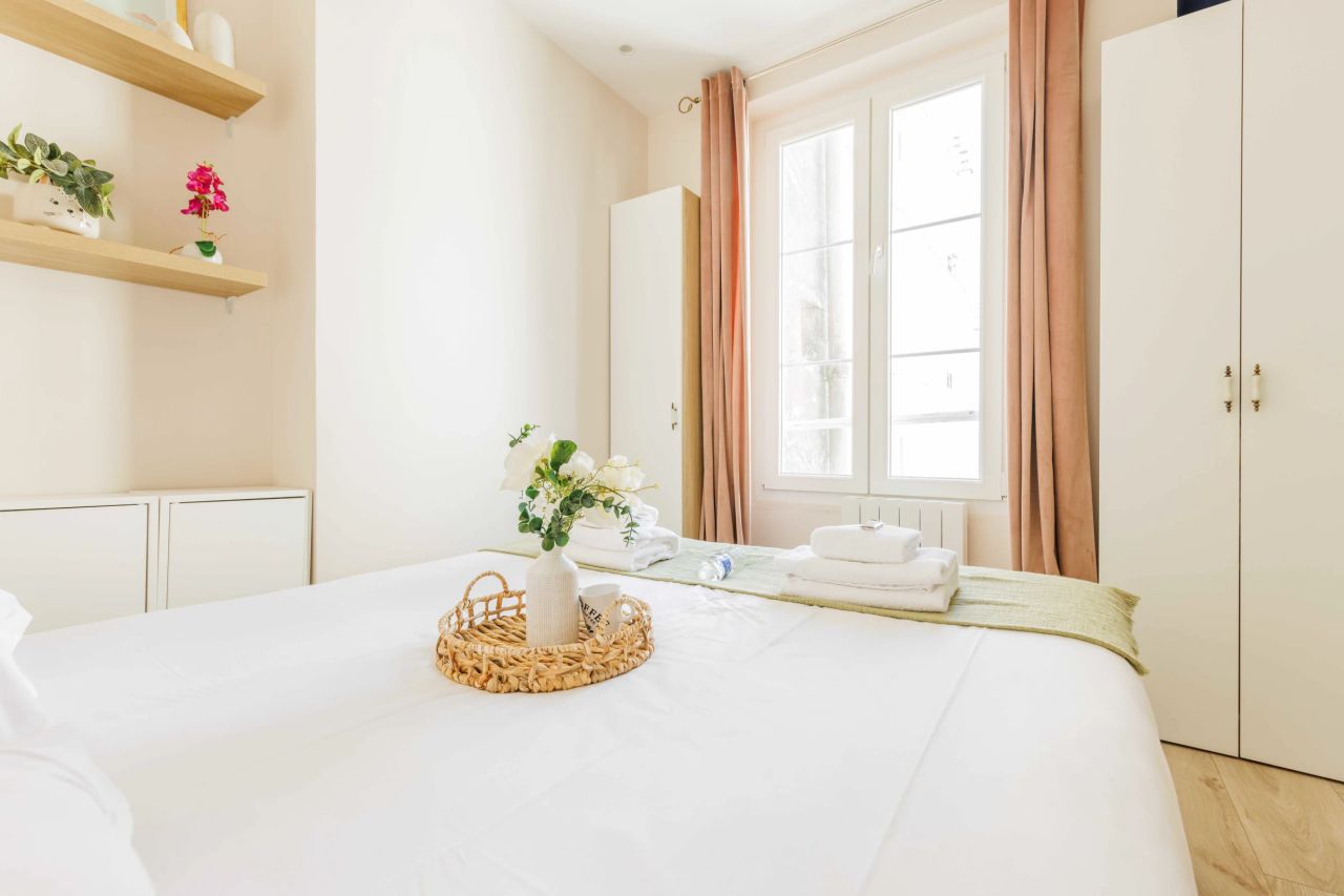 Charming 25m² apartment located in the 6th arrondissement, close to Le Bon Marché and the Luxembourg Gardens.