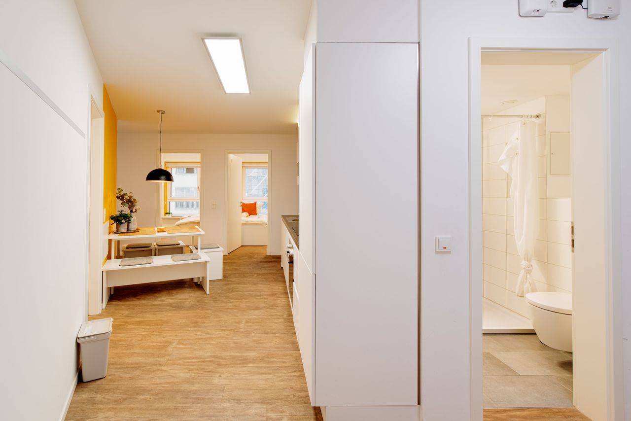 WE 0.6.1 Fully furnished private room in a 3 people shared apartment Nearby HTW University