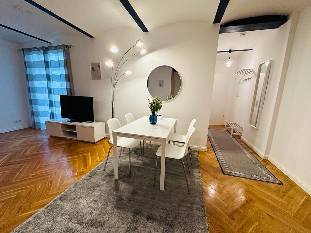 modern central apartment in green oase