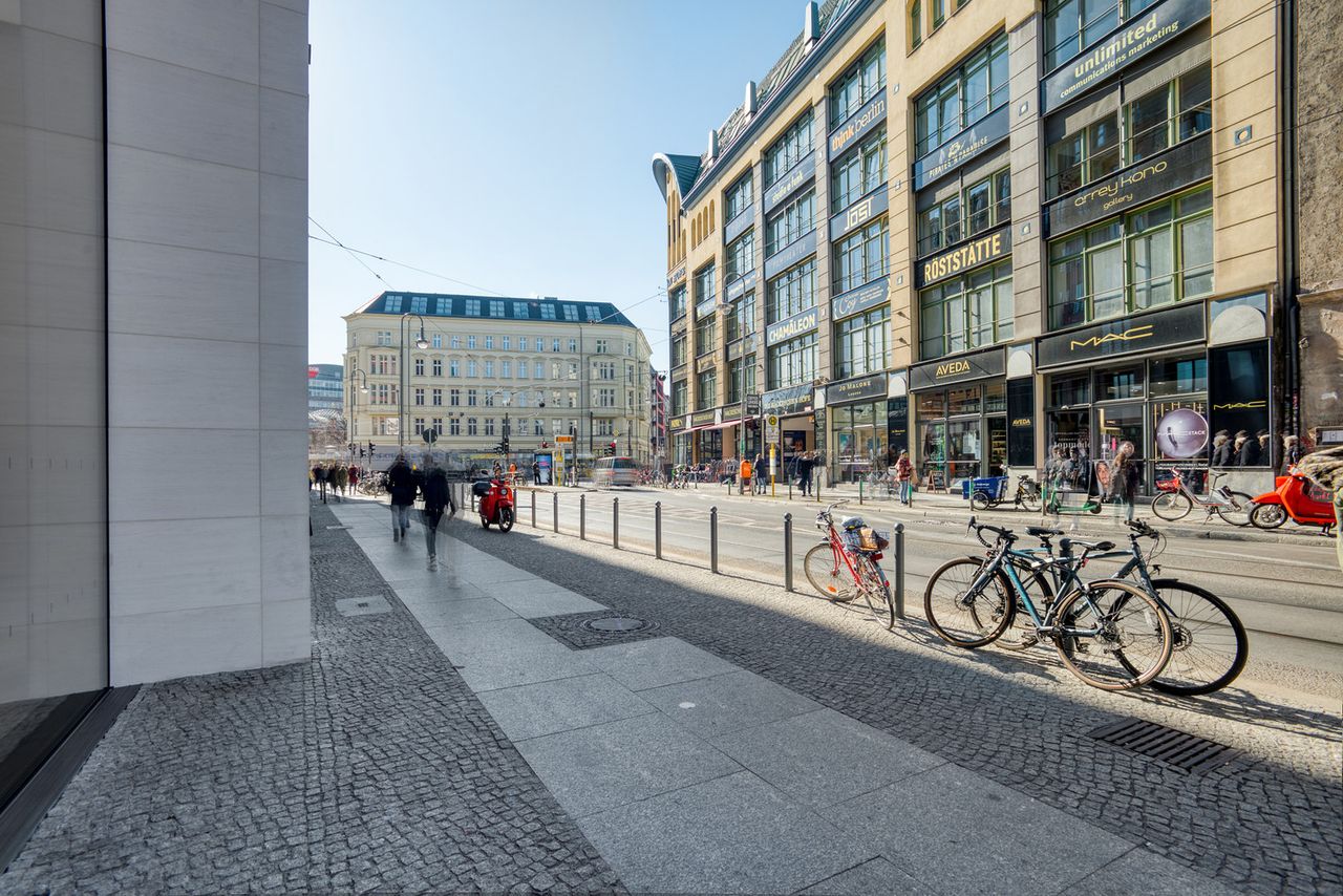Deluxe Mitte 1BR with Apple Store in building