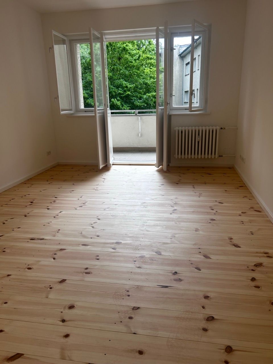 !! TOP gelegen - Erstbezug nach Sanierung - super Verkehrsanbindung - 2 Zi mit großem Balkon !!