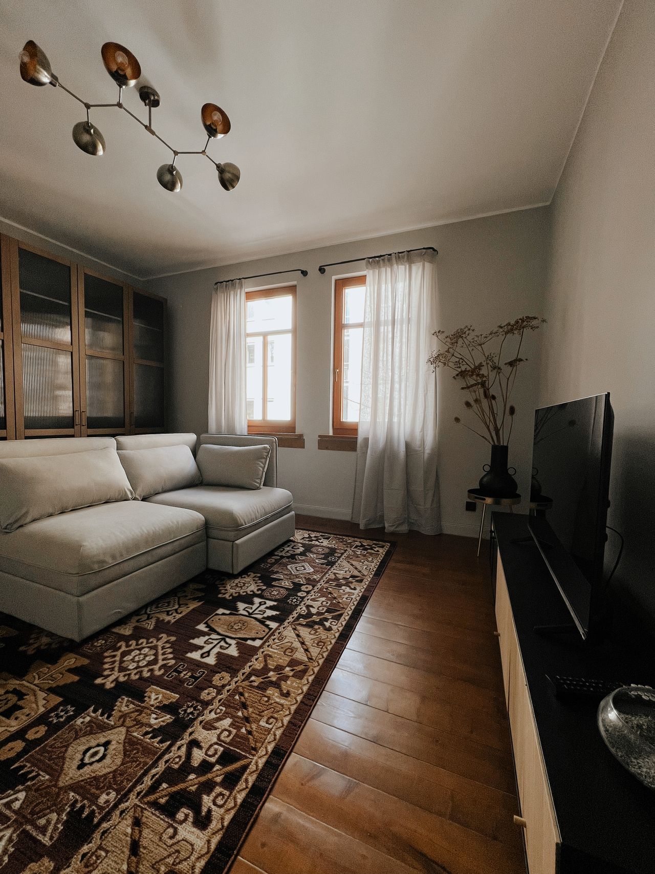 Fully equipped furnished designer apartment in a prime location