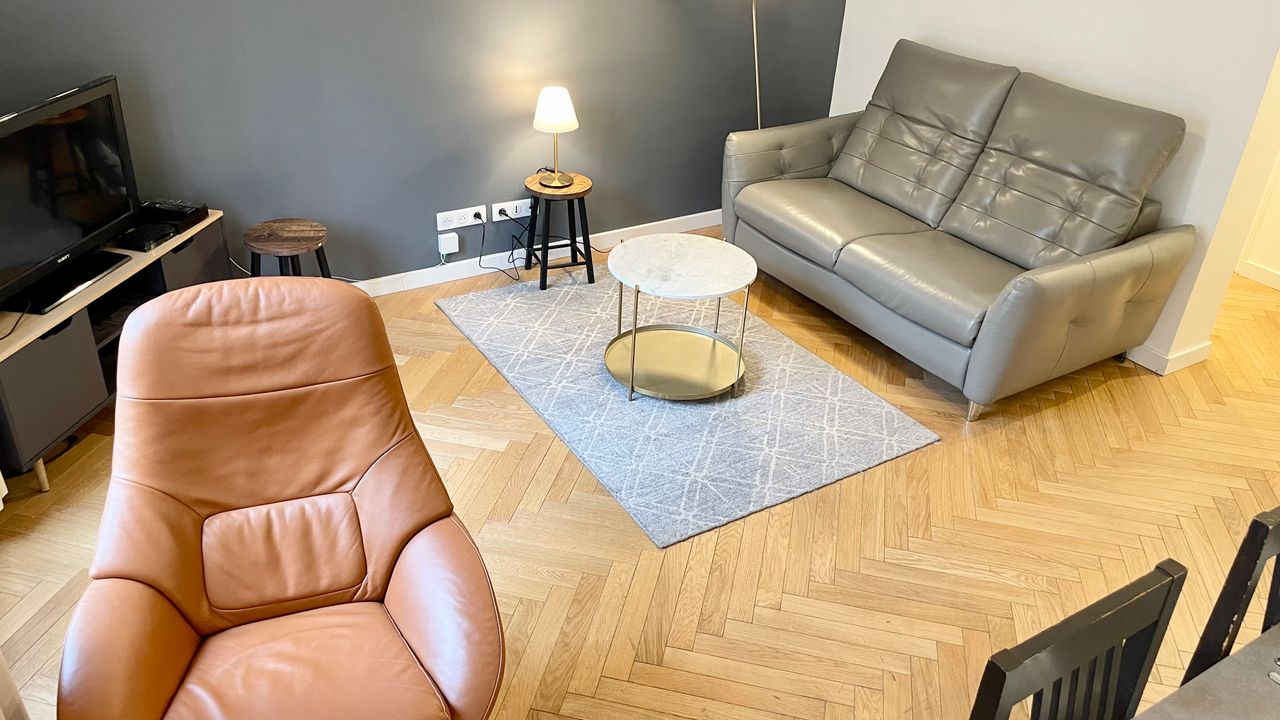 Near Eiffel Tower: Luxury Apartment