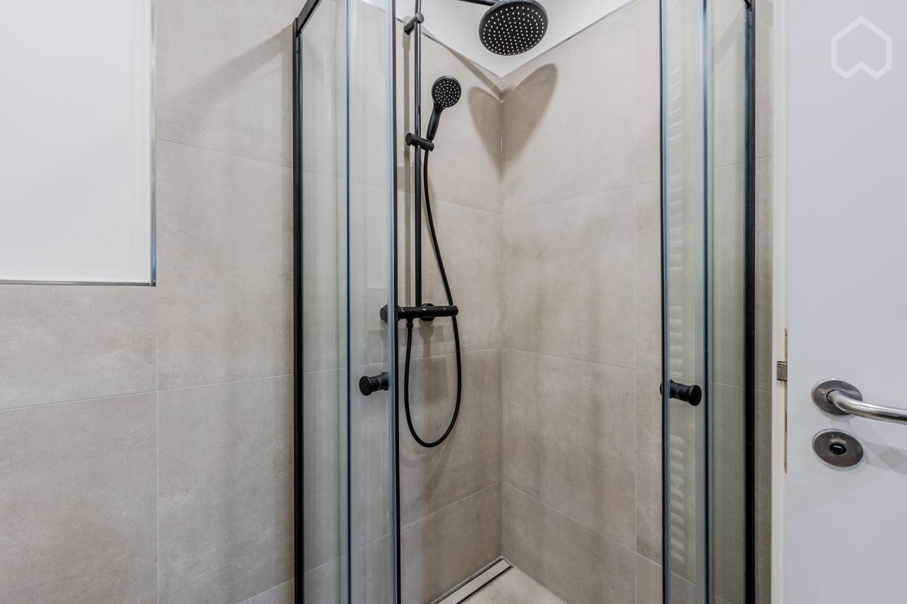 Spa152m2 Design Apart./10 Ppl/Near Alex/Kids/Parkingcious studio in quiet street (Berlin)