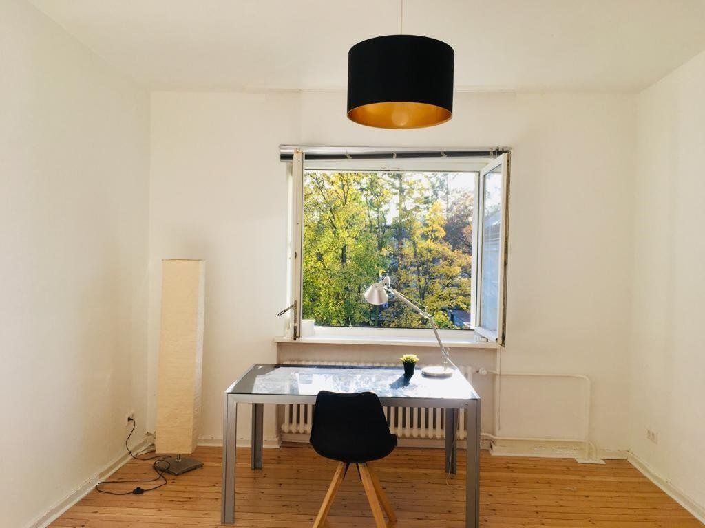 Light-flooded, completely renovated 1.5-room apartment in Steglitz, Berlin