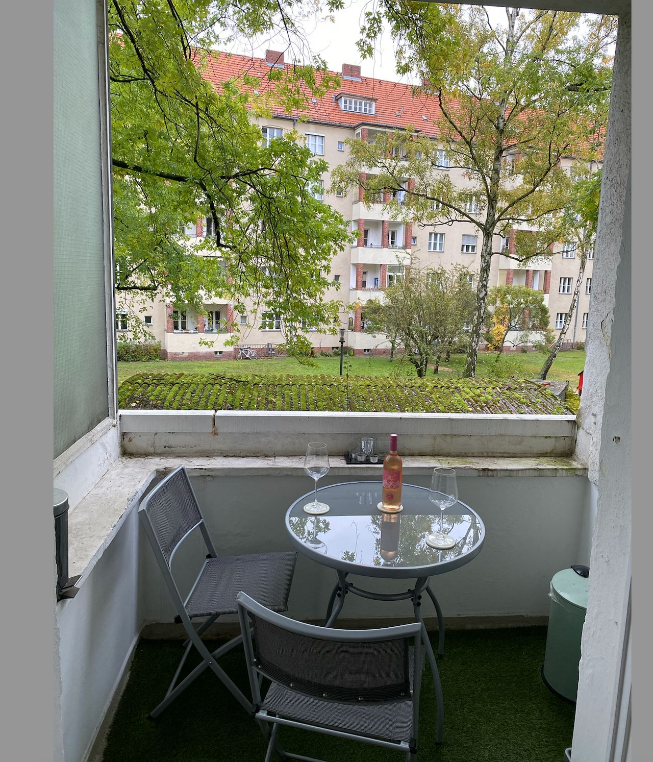 Attractive 2-room apartment in the heart of Berlin.