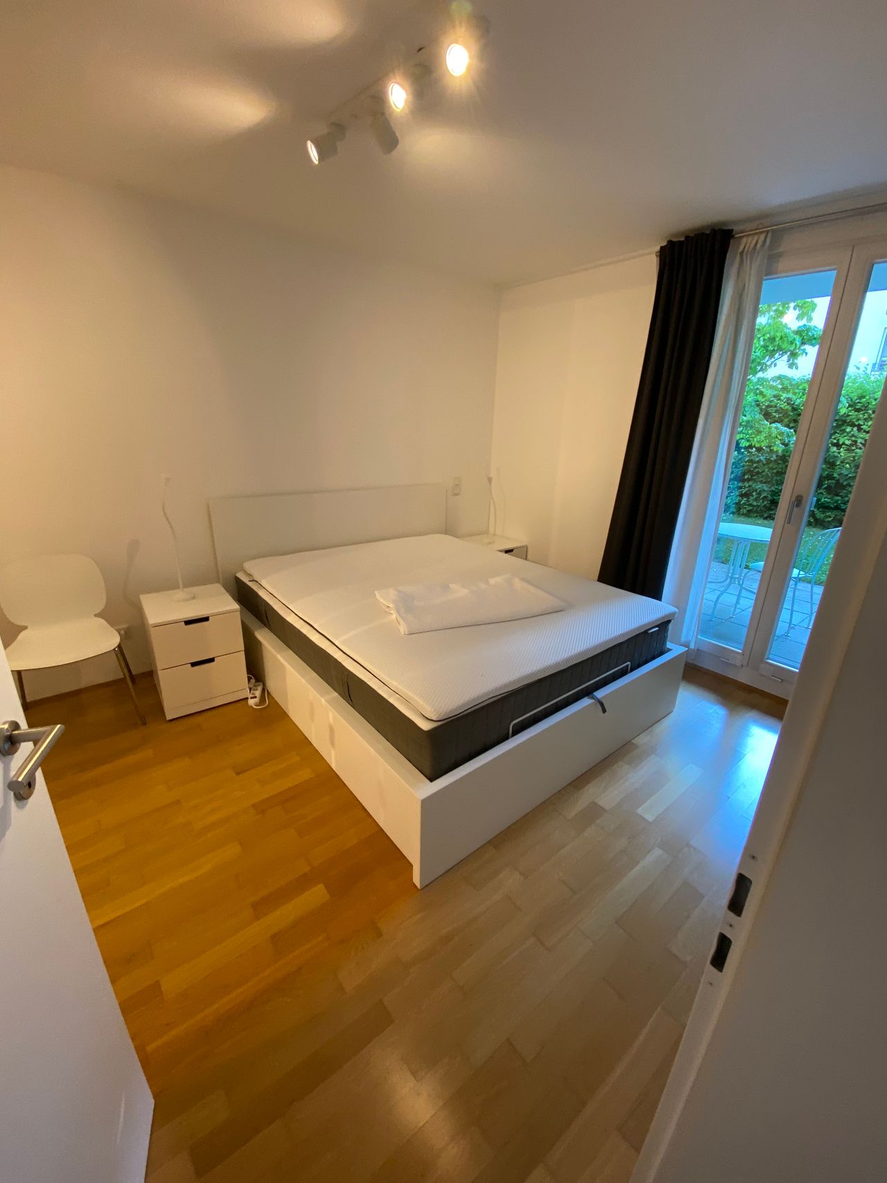 Beautiful modern terrace apartment with underground parking space in Munich.