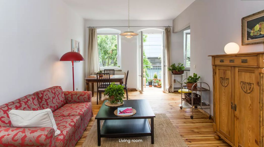 Beautiful, sunny, furnished 2-room flat near Kollwitzplatz with balcony