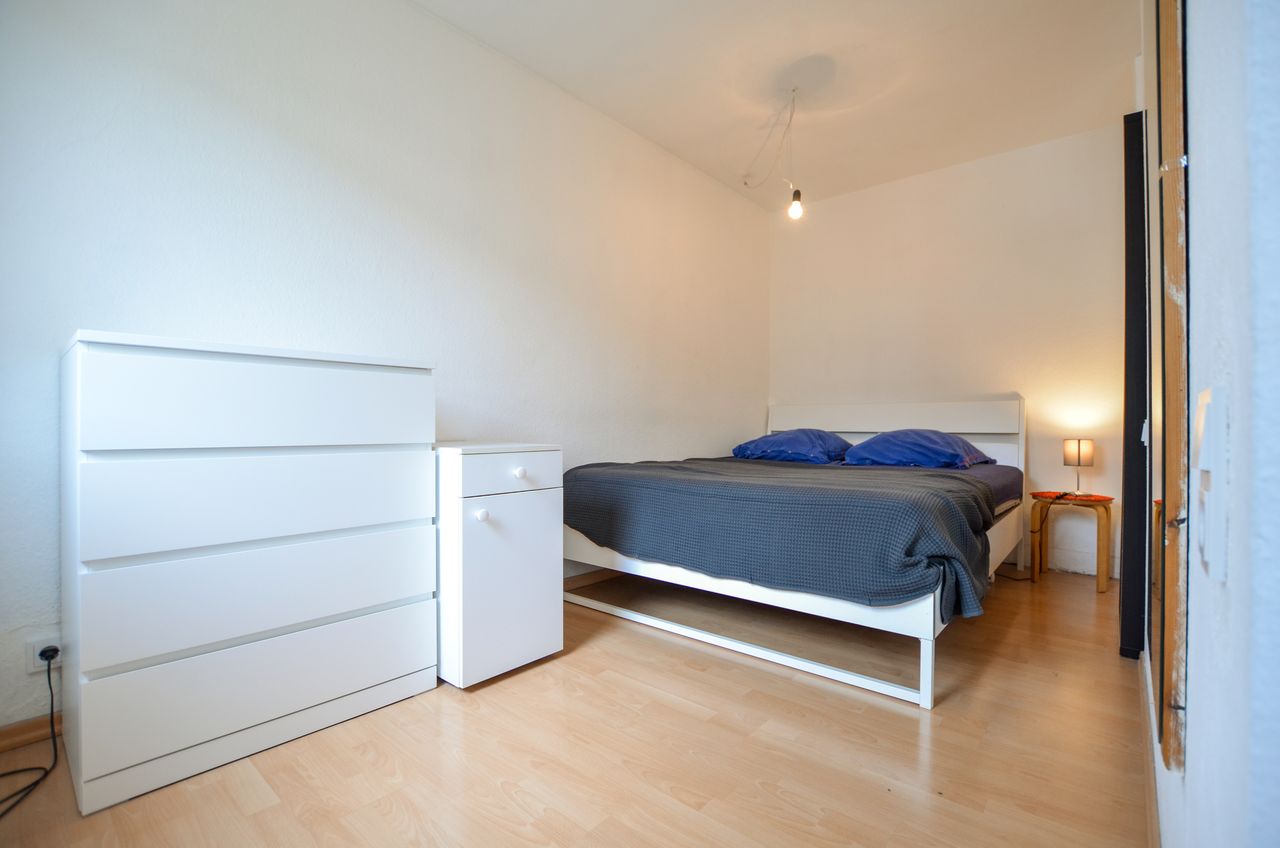 incl. roofed Parking & Elevator, Central and fully furnished commuter apartment in Lindenthal