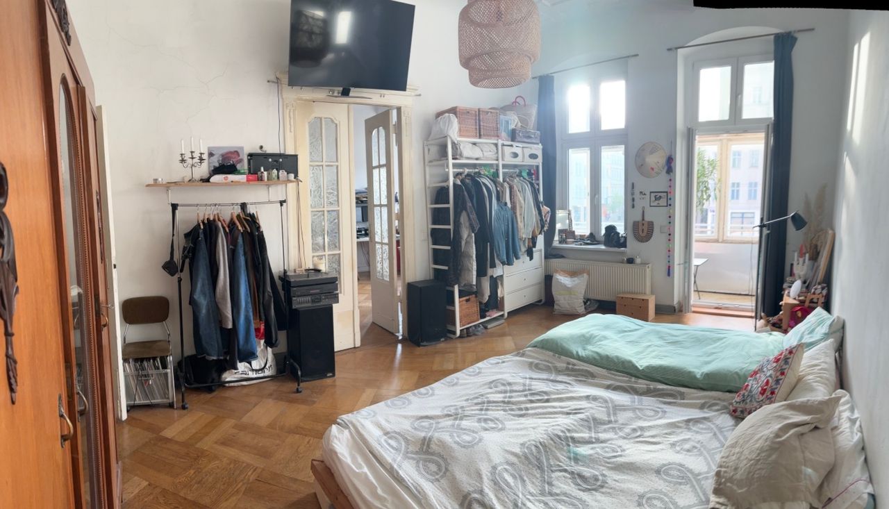 TEMPORARY SUBLET: Bright, spacious old apartment in the heart of Prenzlauer Berg