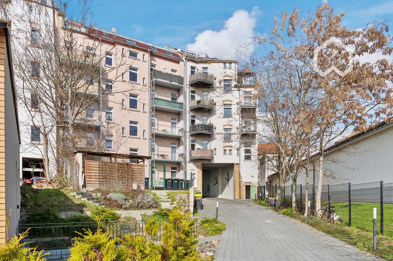 Modern Designer Loft with Spacious Dining Area – Ideal for Teams & Families