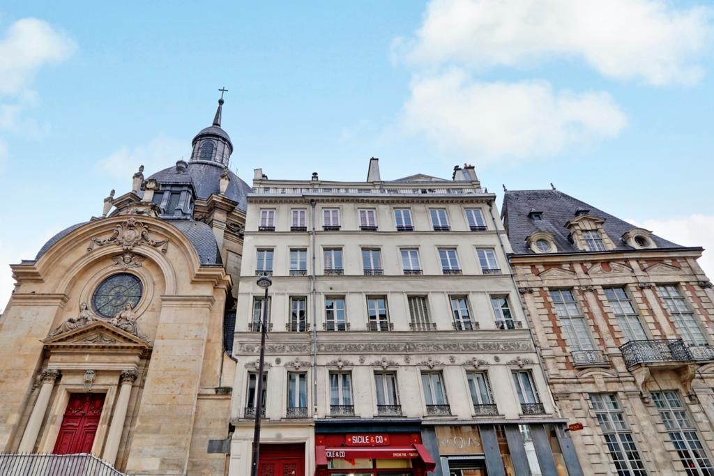 Charming, quiet flat - 1 separate bedroom - in the heart of the popular Marais district near Place des Vosges