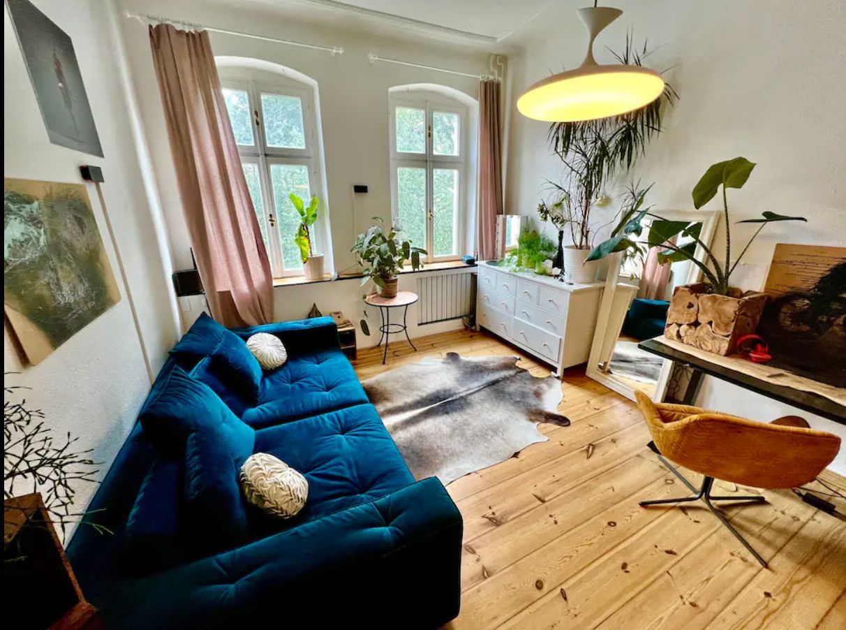 Cozy and bright artist appartment with cleaning service