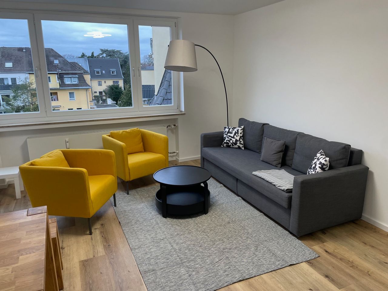 First occupancy near University Hospital: Quiet apartment with garage