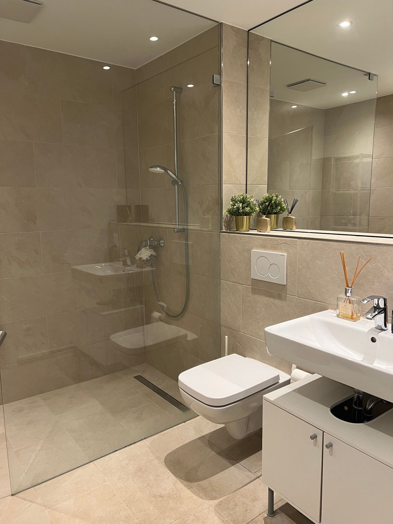 Gehobenes Einzimmer Apartment