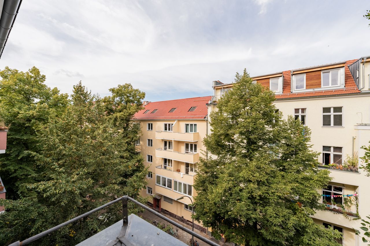 Modern-designed and furnished 1-bedroom apartment in Neukölln