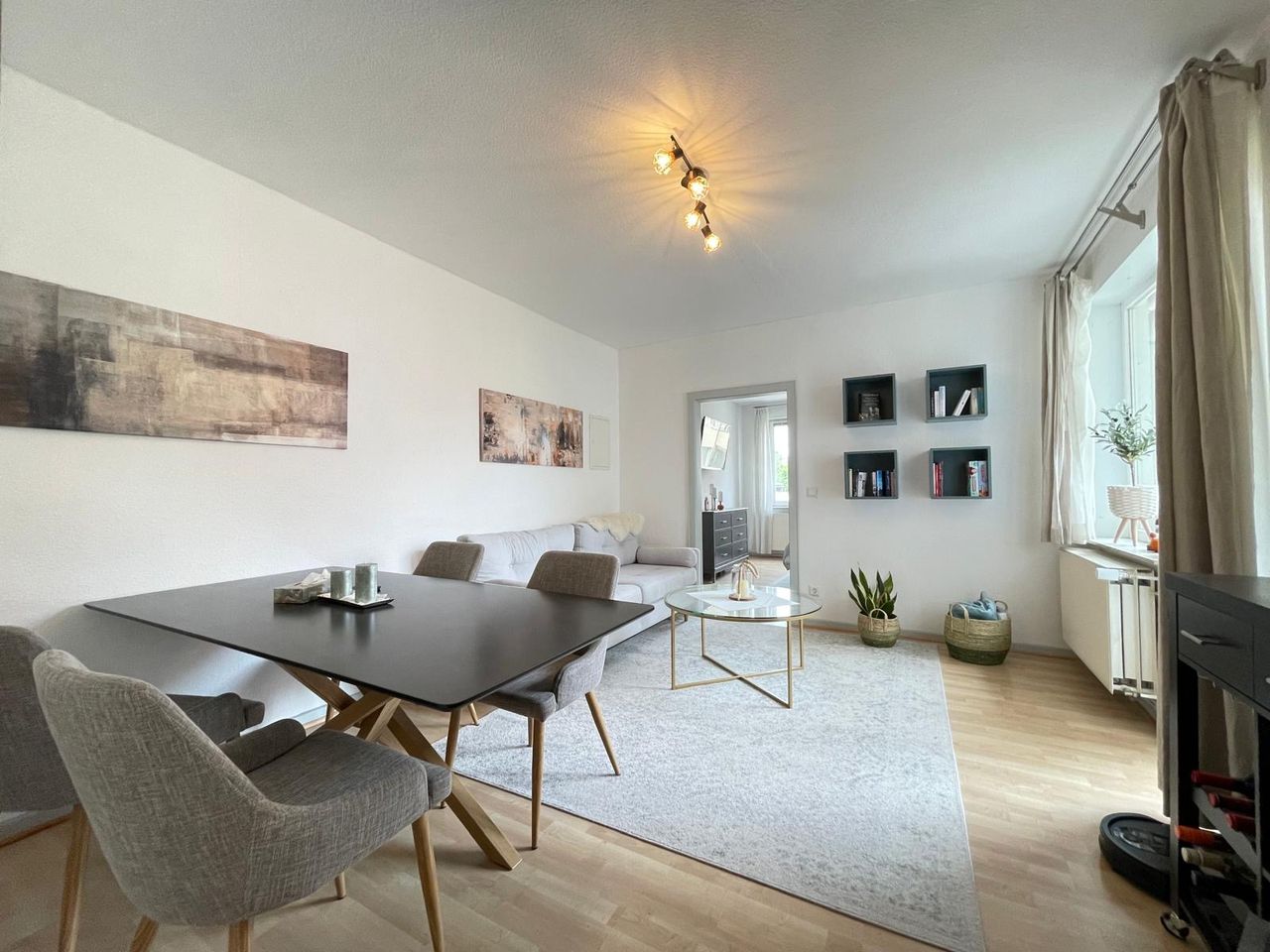 Stylish city apartment with balcony near Maschsee lake