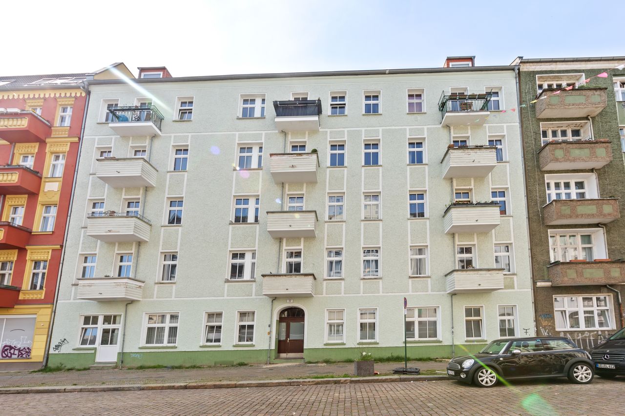 Cosy 5-room flat in the heart of Berlin with good transport links