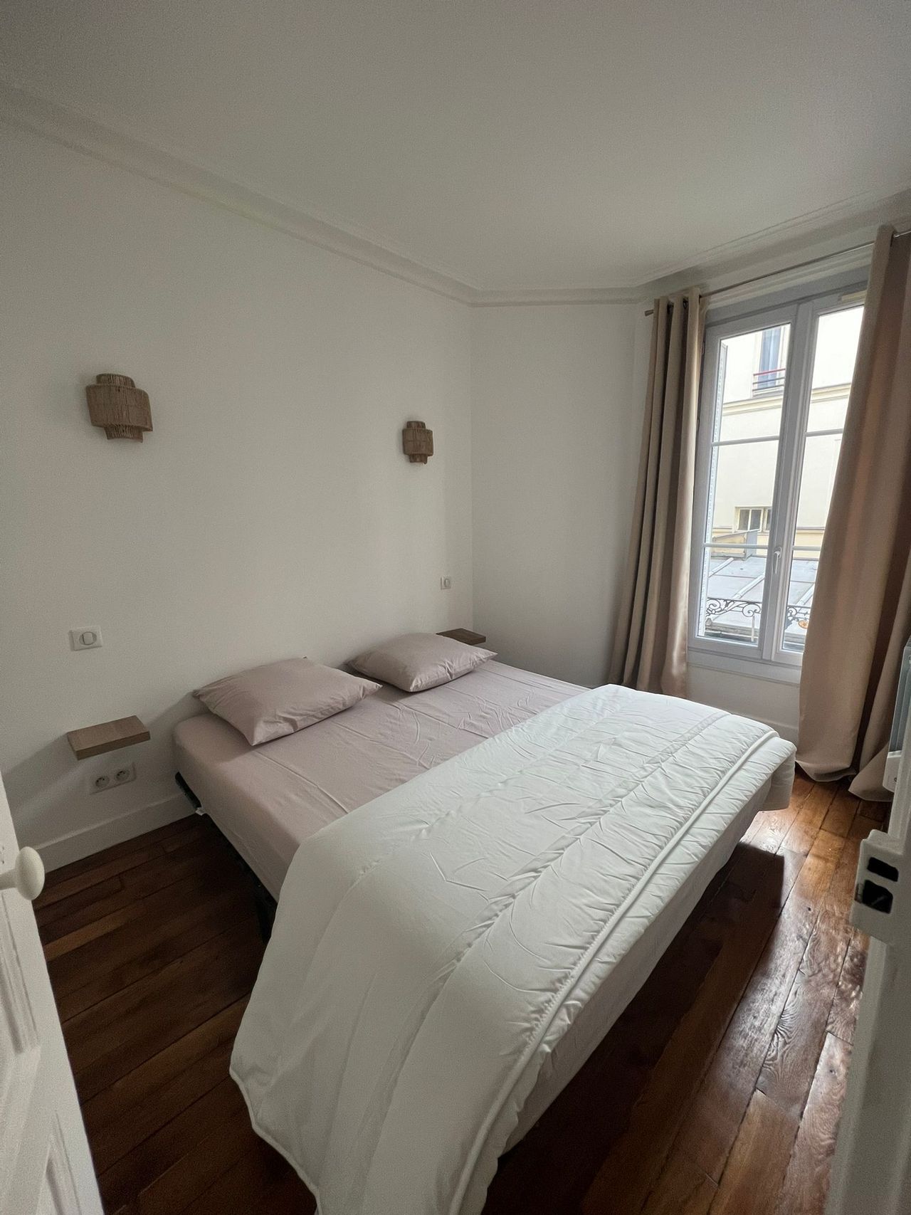Cute, beautiful apartment for 4 people next to eiffel tower with dyson fan