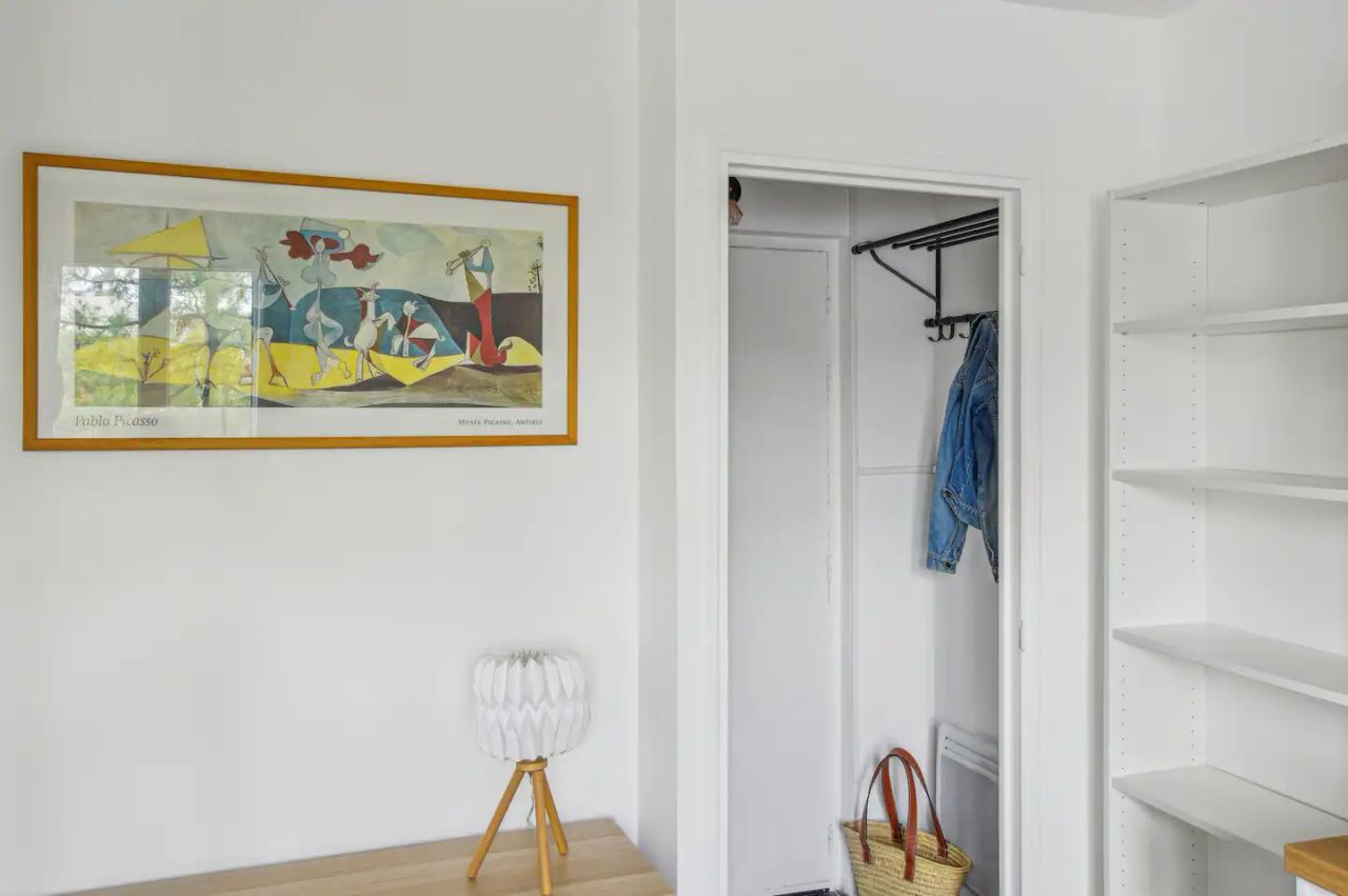 Charming 23 m² Studio in Batignolles, Modern and Fully Refurbished