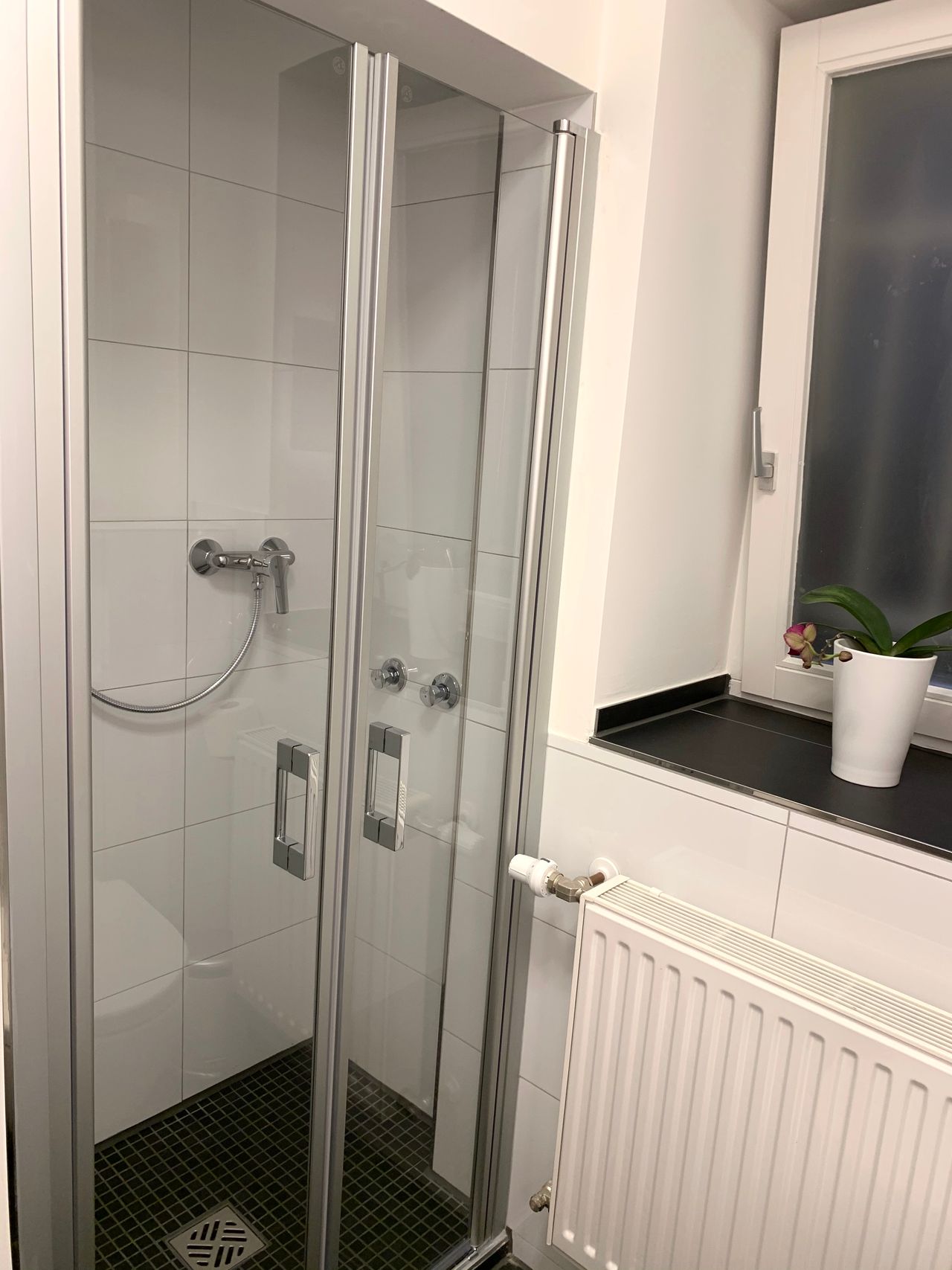 Modern & quiet 2-room flat in Cologne Lindenthal with garden view - 2 minutes away from citypark