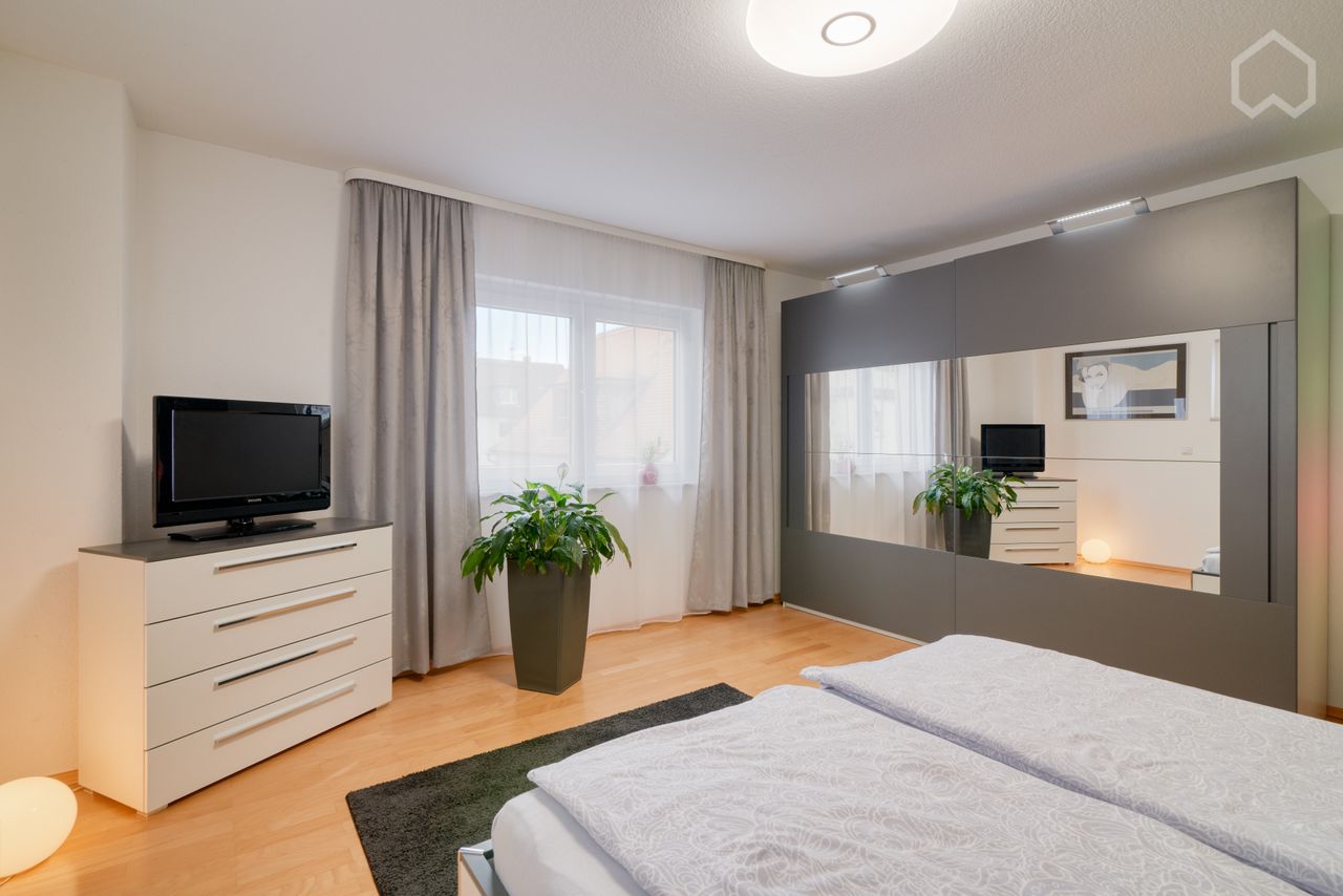 Modern high-class apartment in the cosy greens with a balcony and private parking with E-Charger Wallbox