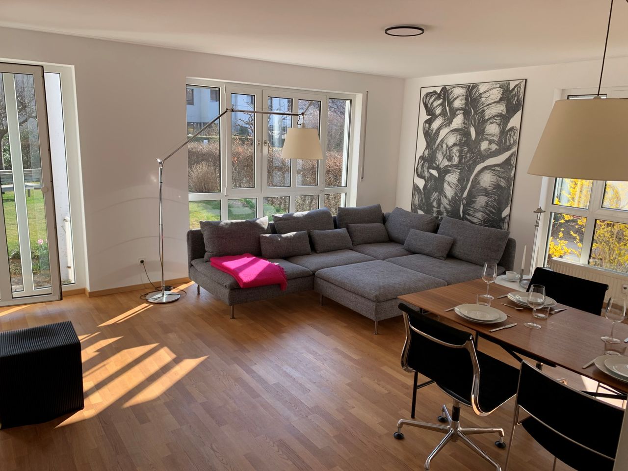 Beautiful, very bright garden apartment, close to the Isar and the center to the south