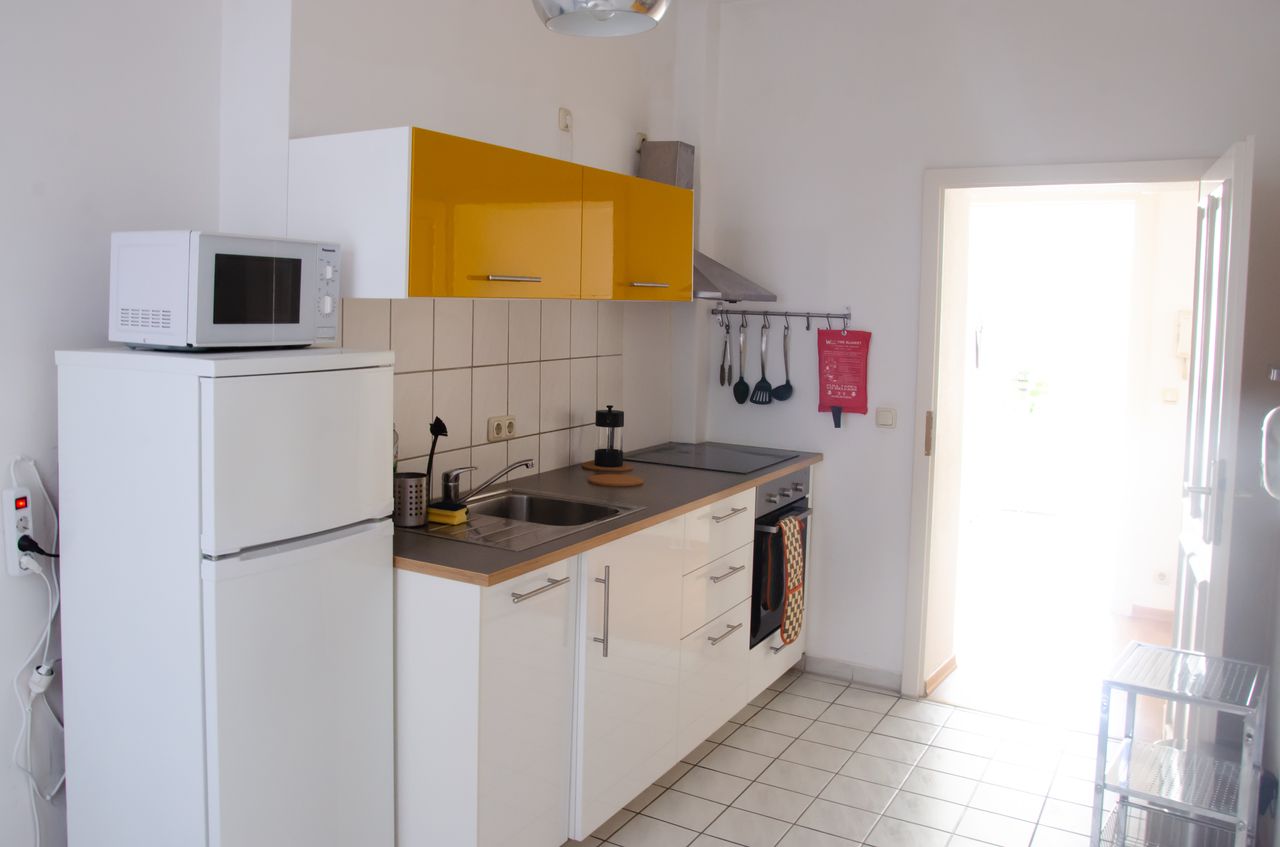 Pet-Friendly 71m2  Rosenthaler Platz Apartment – Quiet Garden Oasis in the Heart of Trendy Berlin, Well-Connected for Easy City Living.