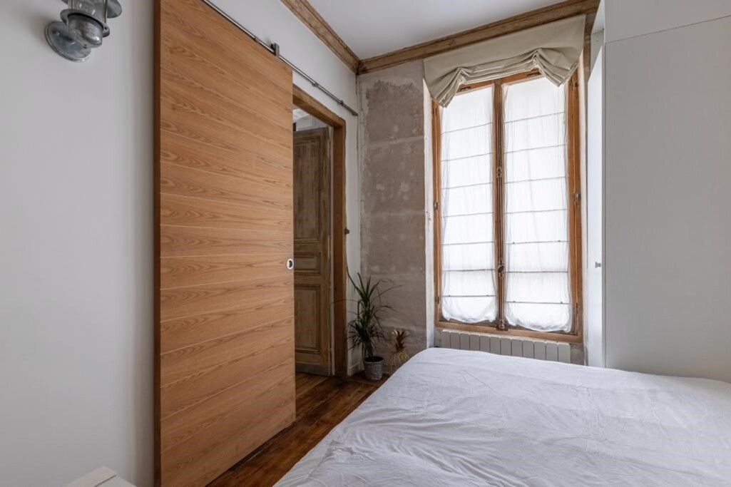 1 bedroom Apartment, close to Rue des Martyrs.