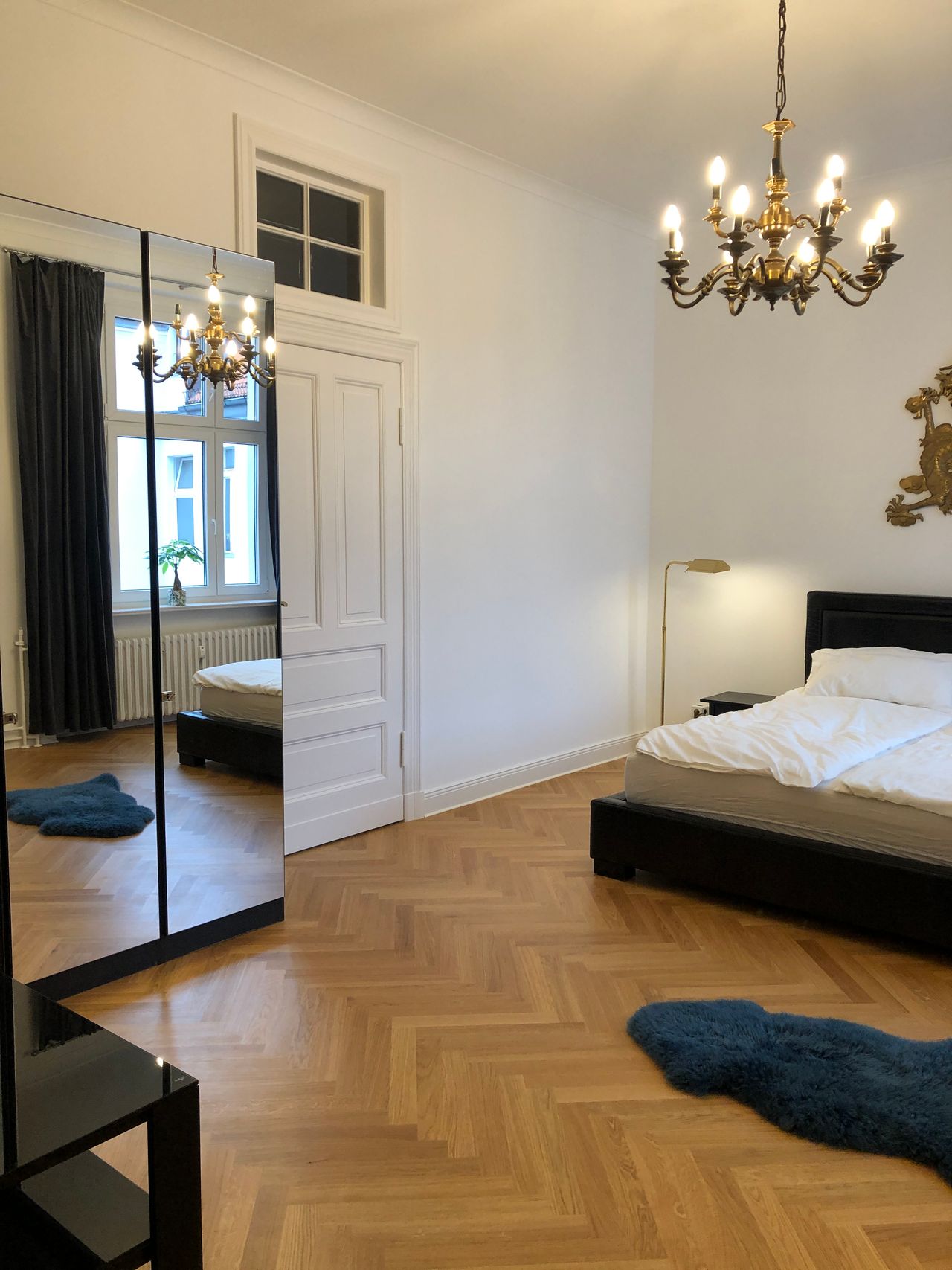 Luxuriöse und frisch sanierte 103 m² Wohnung mit 2 Badezimmern in ruhiger Seitenstraße zum Kurfürstendamm, Berlin-West