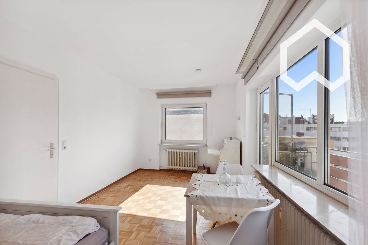 City Westend/Nordend Appartment with balcony wide city view - close to the opera banking financial district